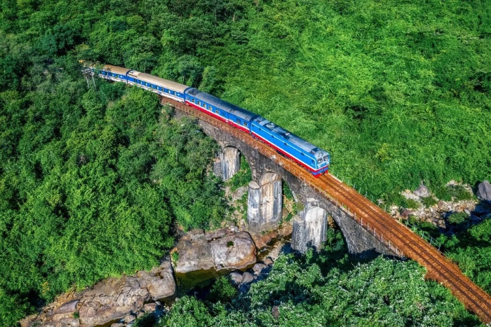 Spectacular photo train in Hue - Danang railway route
